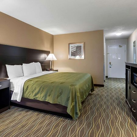Quality Inn & Suites Des Moines - Merle Hay Road Urbandale Exterior foto