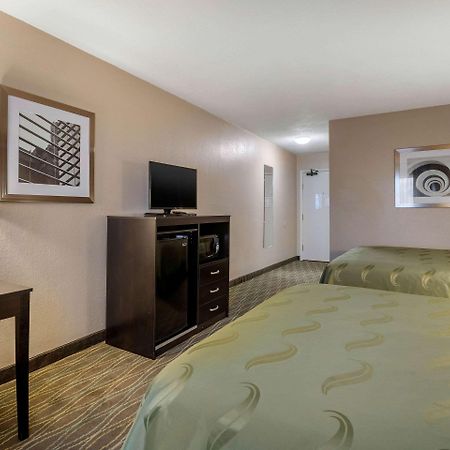 Quality Inn & Suites Des Moines - Merle Hay Road Urbandale Exterior foto