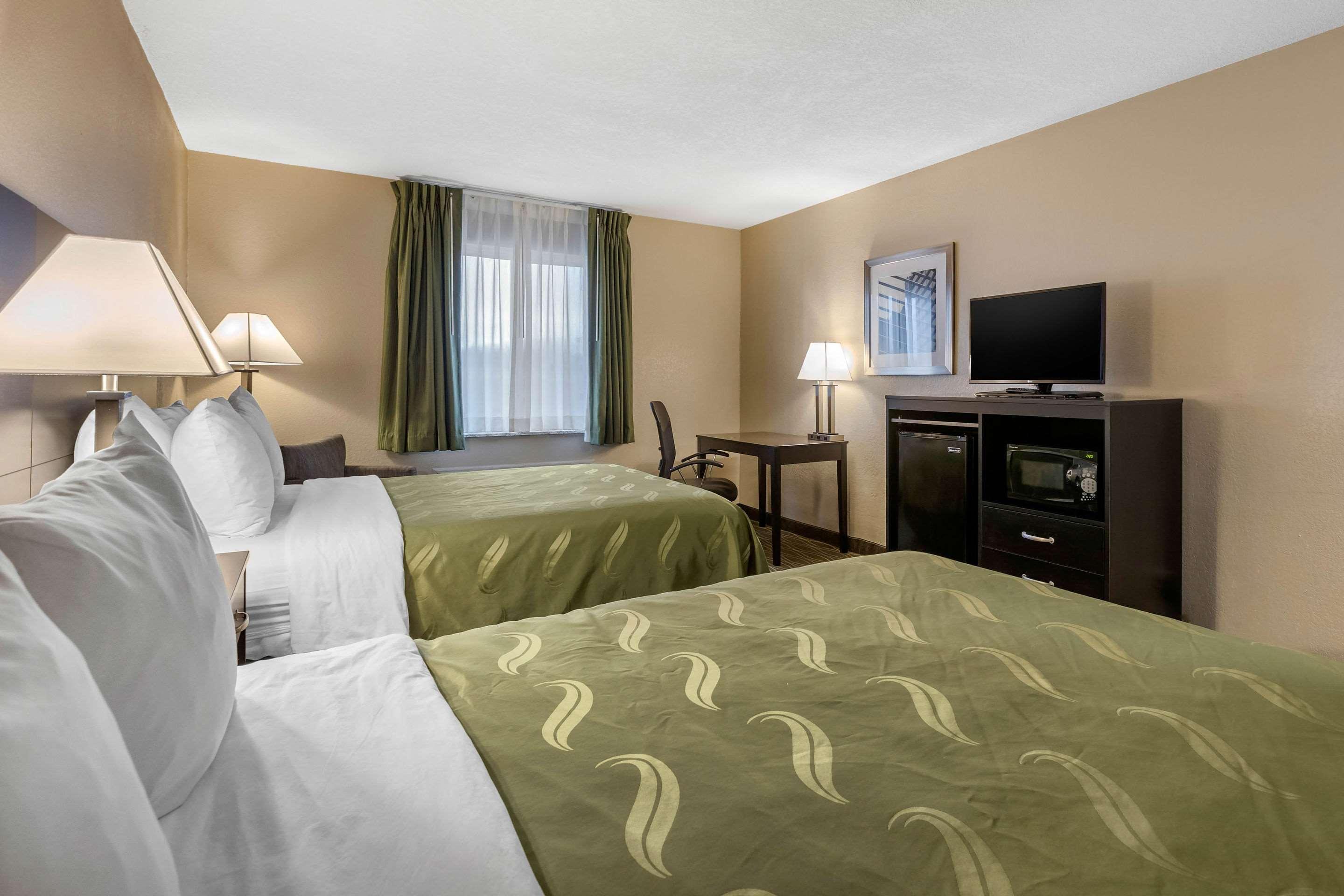 Quality Inn & Suites Des Moines - Merle Hay Road Urbandale Exterior foto