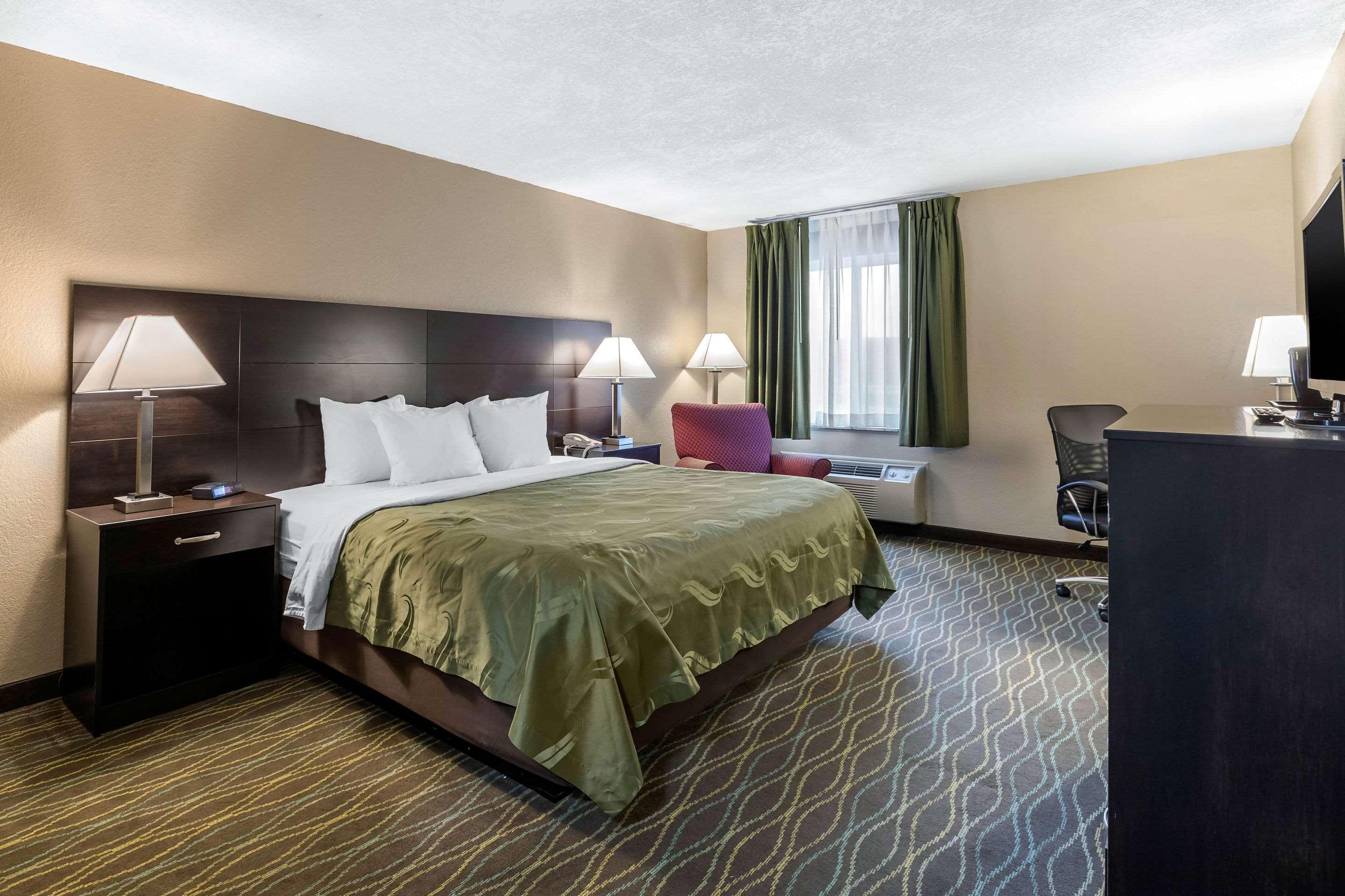 Quality Inn & Suites Des Moines - Merle Hay Road Urbandale Exterior foto