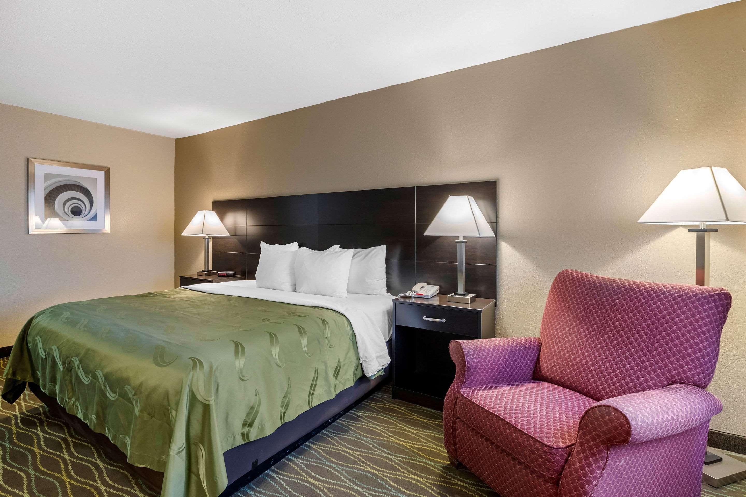 Quality Inn & Suites Des Moines - Merle Hay Road Urbandale Exterior foto