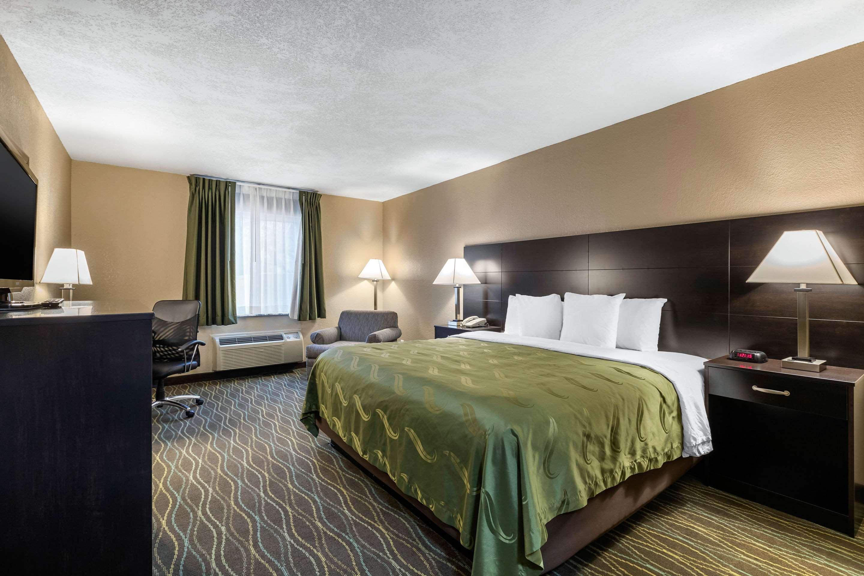 Quality Inn & Suites Des Moines - Merle Hay Road Urbandale Exterior foto