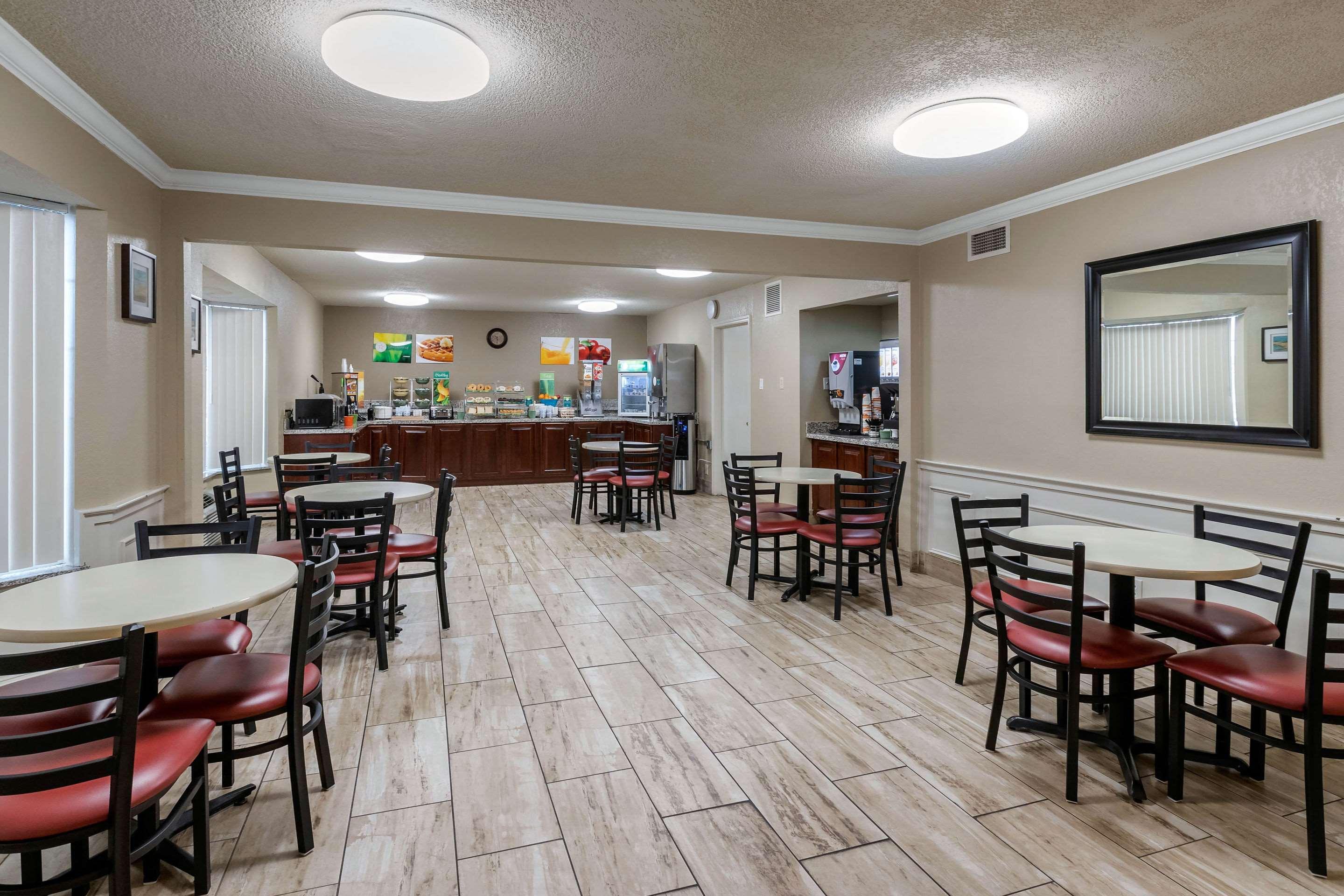Quality Inn & Suites Des Moines - Merle Hay Road Urbandale Exterior foto