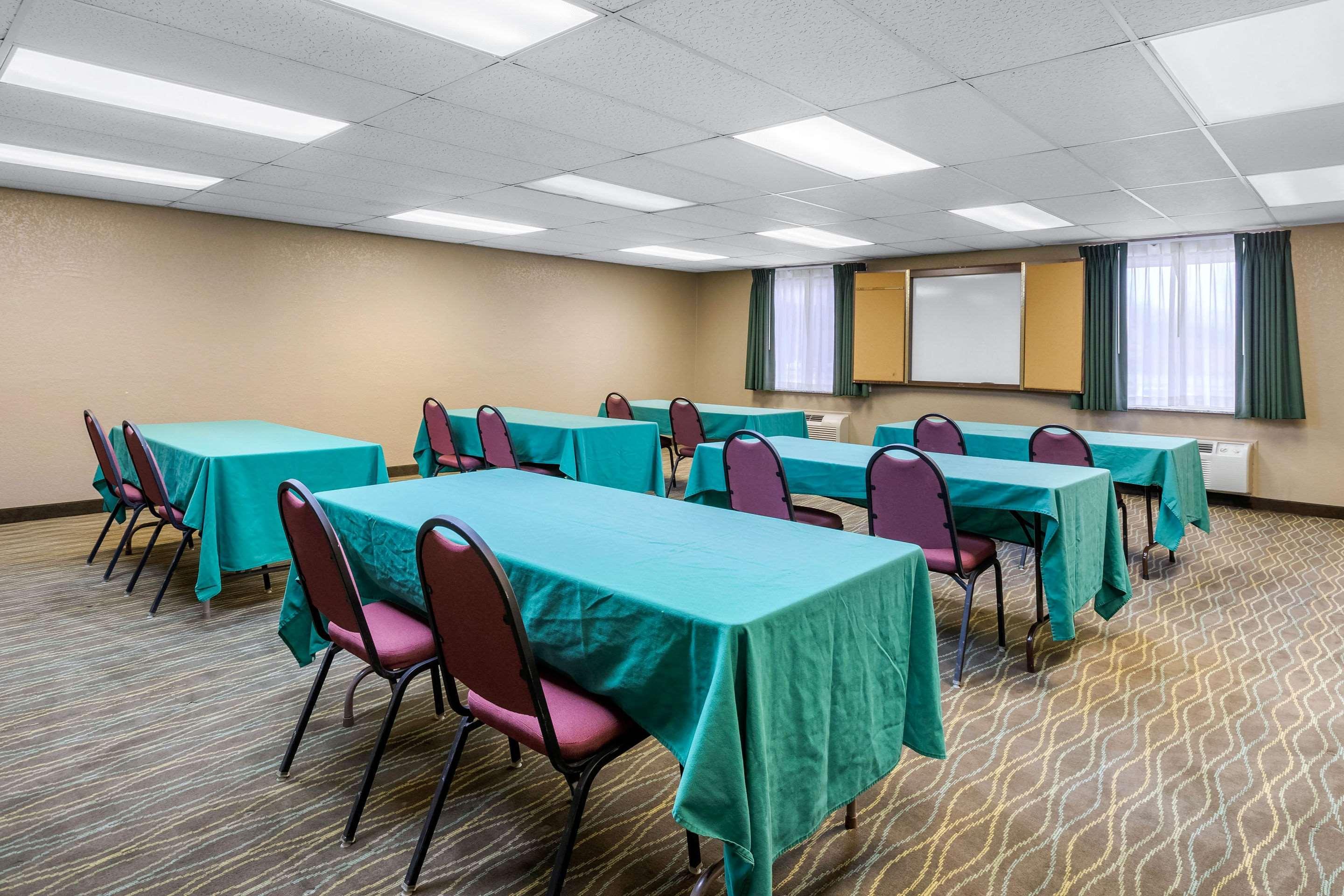 Quality Inn & Suites Des Moines - Merle Hay Road Urbandale Exterior foto