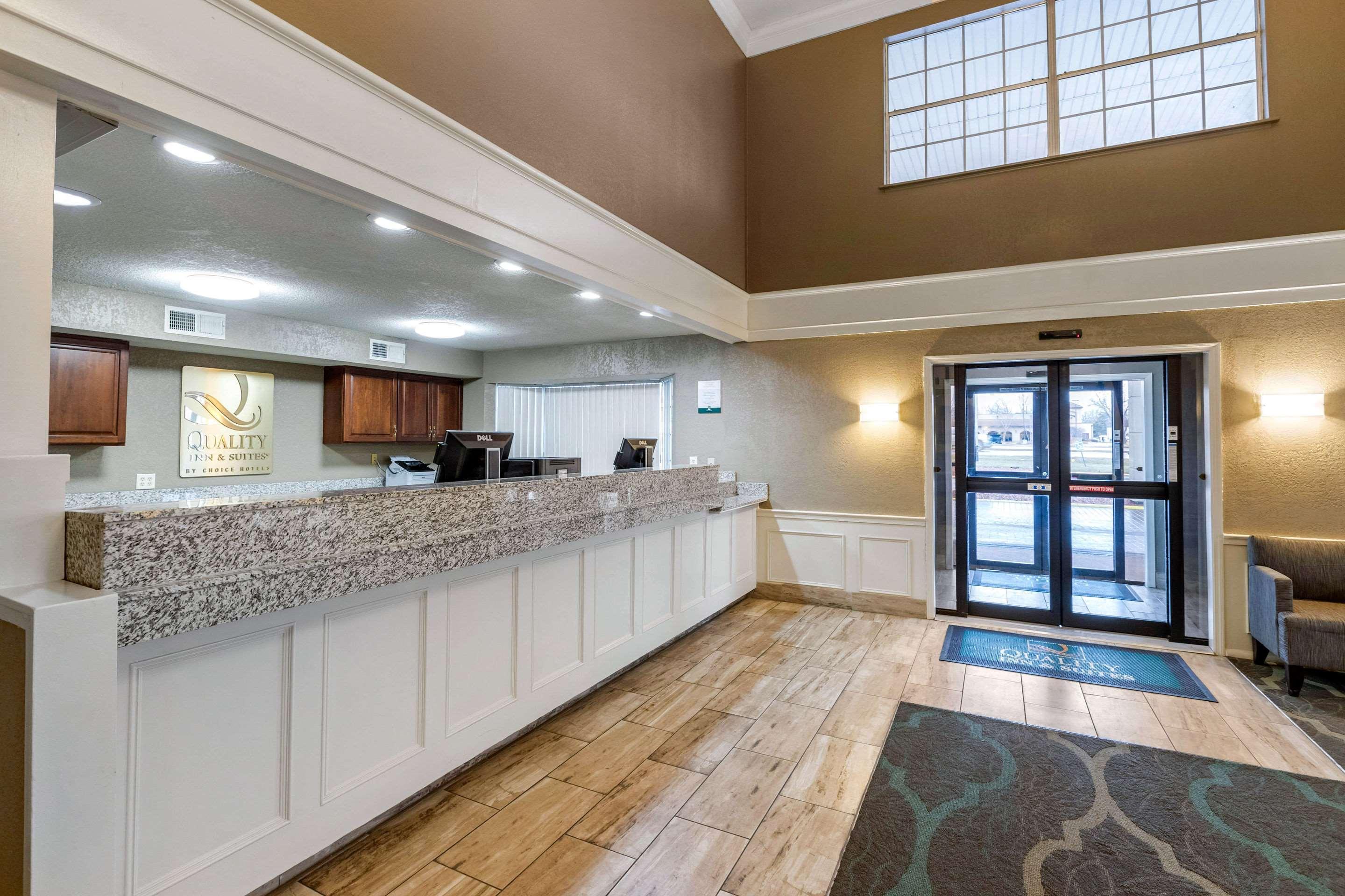 Quality Inn & Suites Des Moines - Merle Hay Road Urbandale Exterior foto