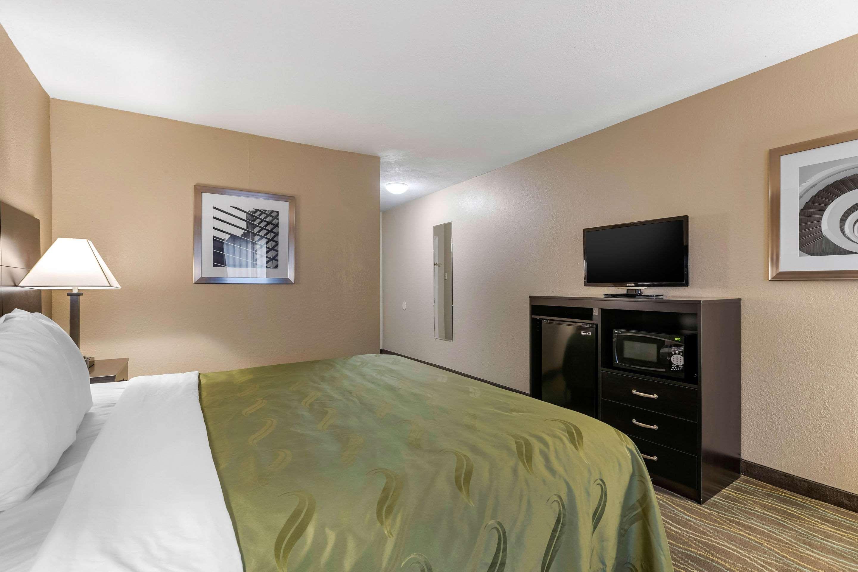 Quality Inn & Suites Des Moines - Merle Hay Road Urbandale Exterior foto