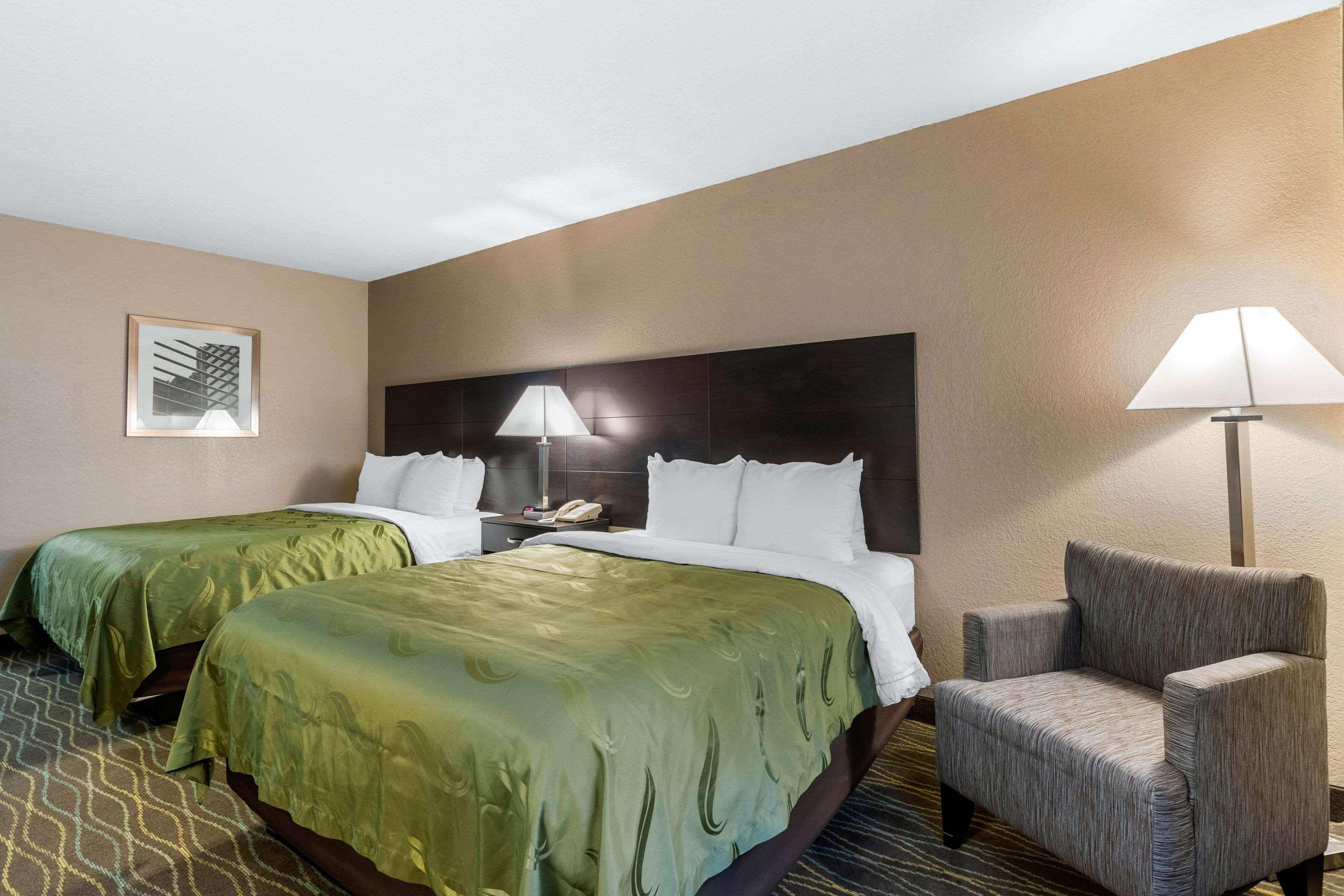 Quality Inn & Suites Des Moines - Merle Hay Road Urbandale Exterior foto