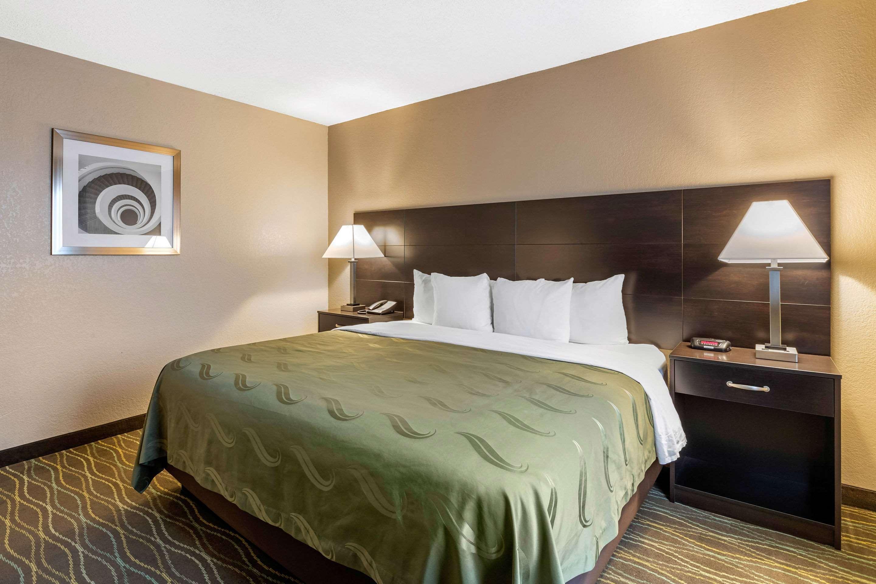 Quality Inn & Suites Des Moines - Merle Hay Road Urbandale Exterior foto