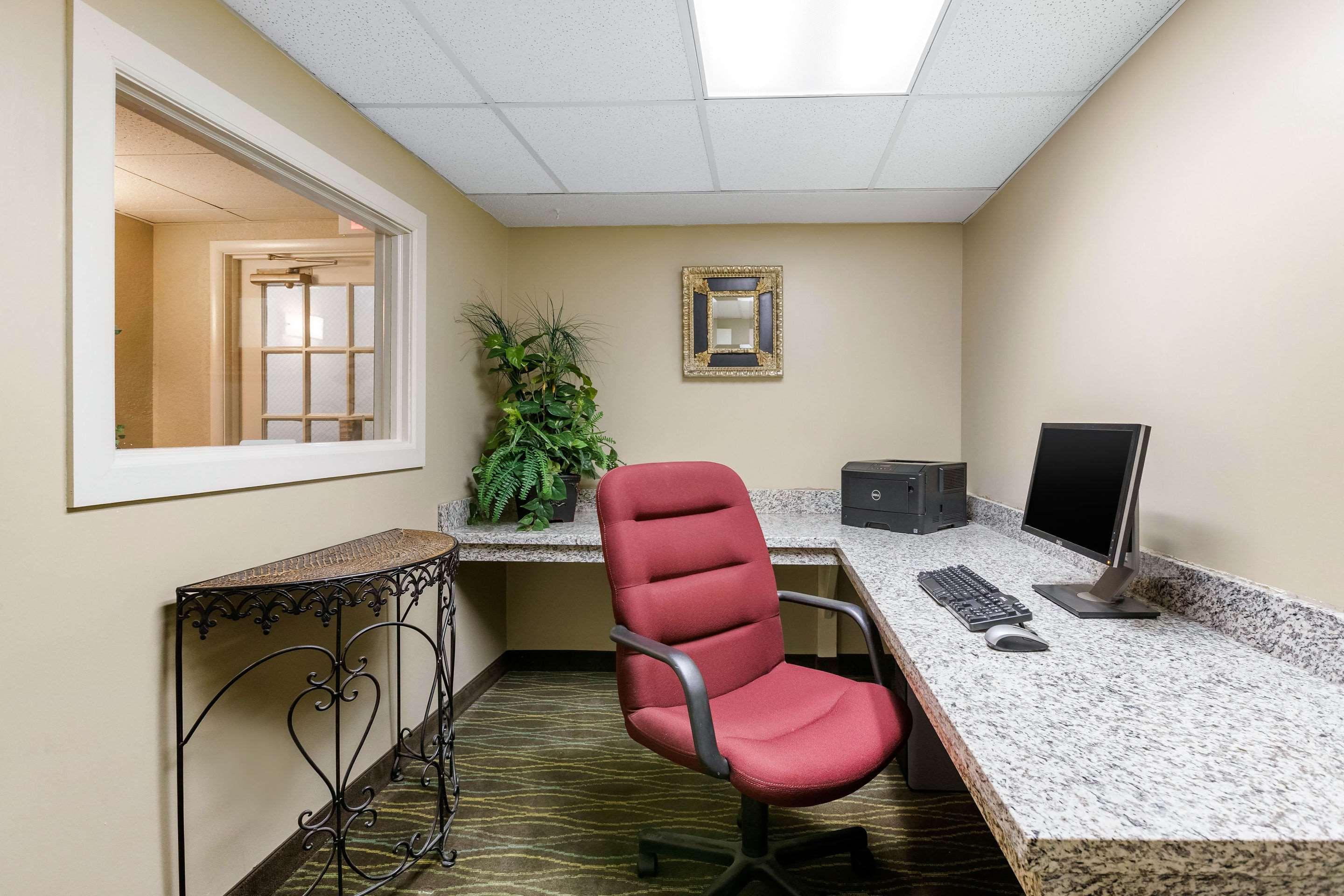 Quality Inn & Suites Des Moines - Merle Hay Road Urbandale Exterior foto
