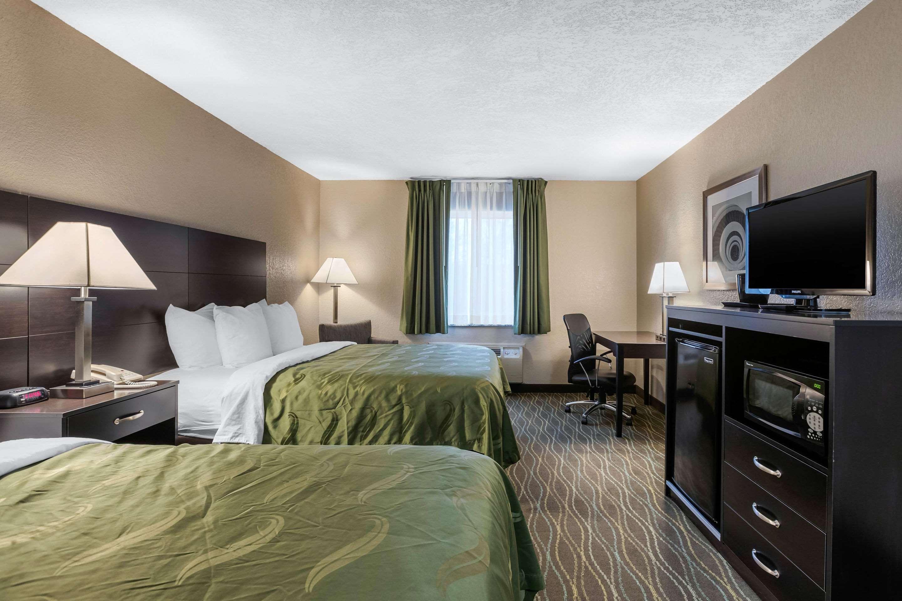 Quality Inn & Suites Des Moines - Merle Hay Road Urbandale Exterior foto