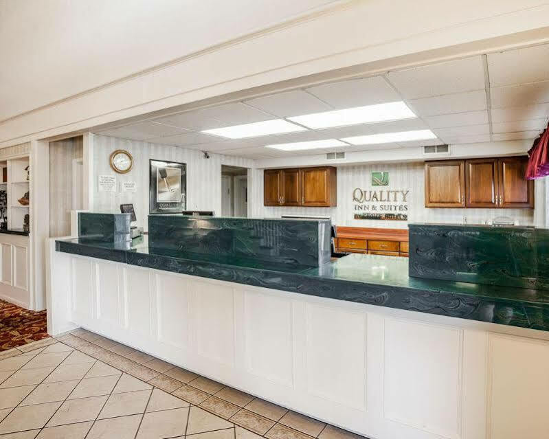 Quality Inn & Suites Des Moines - Merle Hay Road Urbandale Exterior foto